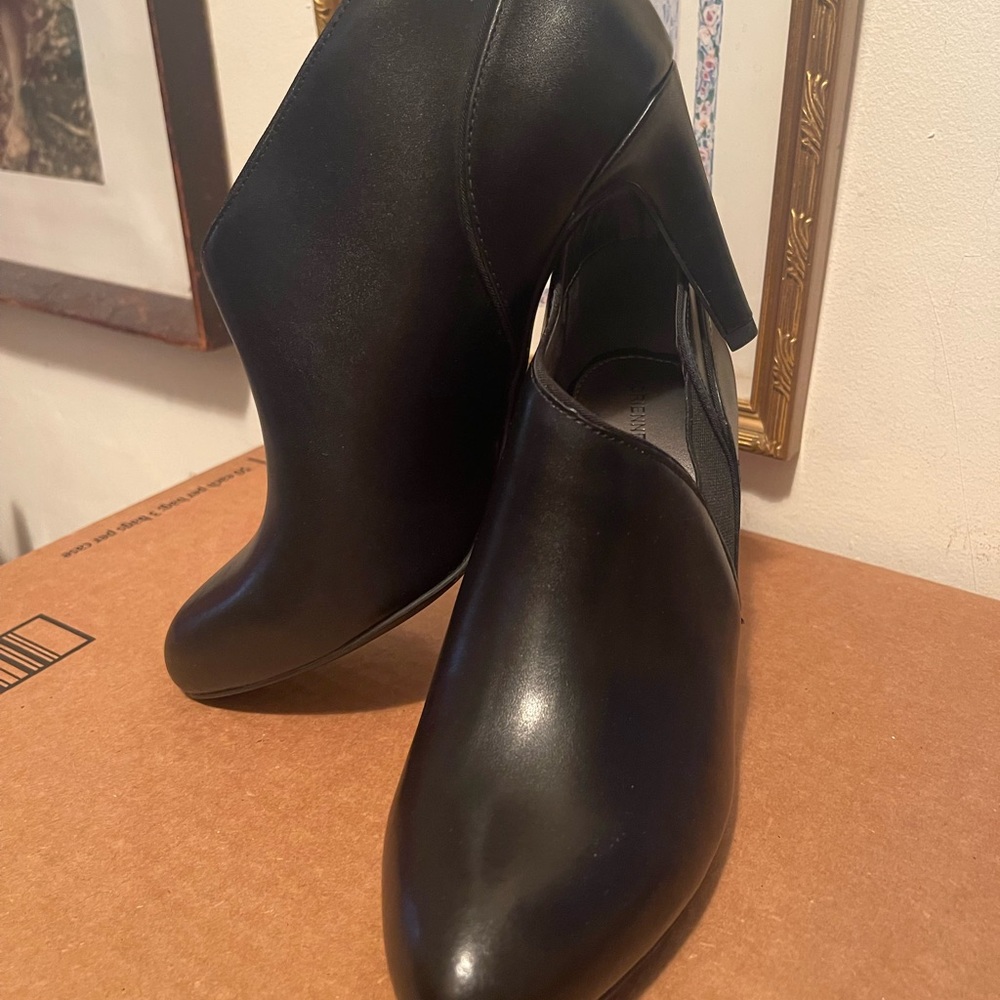 Brand new. Adrienne Vittadini booties